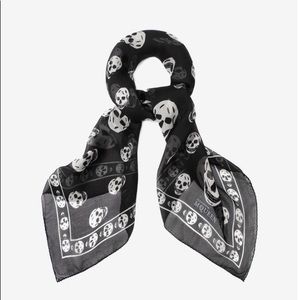 Alexander McQueen Classic Silk Skull Scarf